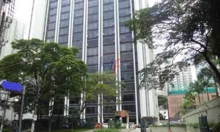 Excelente Conjunto Comercial no 10 andar , Cidade Monções, com 375 m², 8 vagas, 6 salas, ótima localização, próximo à Metrô. (REF. 9.483)