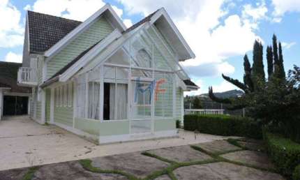 REF 9812 - Excelente Casa Assobradada para Venda no bairro Vale da Mantiqueira com  5 dorms, sendo 3 suítes, 300 m. Estuda propostas!