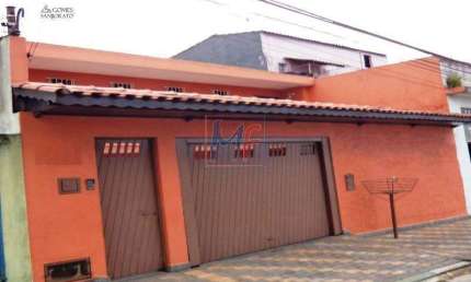 Casa Térrea bairro Parque São Vicente, com 3 dorms sendo 1 suíte com hidro, 7 vagas, 288 m² a.c. saída p/ 2 ruas. Aceita permuta. REF 10.513