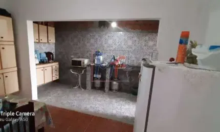 Excelente Casa Térrea no bairro Chácara Maria Francisca, possui 2 dorms, com 65 m² útil e terreno com 500 m². Analisa permutas. REF 11.452