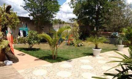 Ótima chácara  com 600  m² de terreno e 225 m² de A.C., 3 dorms (sendo 1 suíte), 3 vagas no bairro Chácara São João - Amparo. REF: 11.733