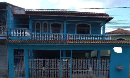 Sobrado com duas casas, no bairro Jardim Nisalves, total de 6 dorms sendo 1 suíte, 4 vagas, 345 m² A.C., terreno 11 X 25 mts. (REF: 11.967)