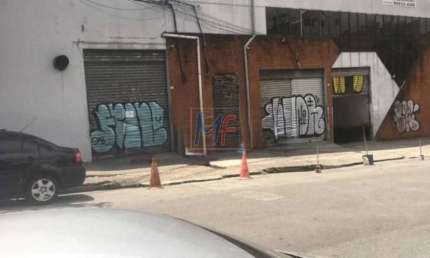 Excelente Galpão Comercial localizado Cambuci, 3.929 m²  area construida , 2.700 m² terreno , duas  Frentes sendo uma 44 m e a  outra de 14 m .  ZON. : ZM. REF 12.936
