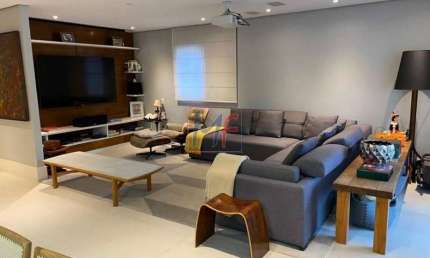 REF  13.082- Excelente Apartamento localizado no bairro Vila Uberabinha, 3 dorms, sendo 3 suítes, 4 vagas de garagem 161 m² de área util.