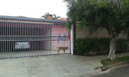 Excelente casa no Jd. Esplanada, Indaiatuba, de 270 m² a.u, 4 quartos (1 suíte), sala, cozinha, varanda, piscina, depósito e 4 vagas. REF: 13.211