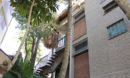REF: 13.544 Excelente Sobrado no bairro Sumarezinho, a duas quadras metrô V. Madalena 413 m² a.u., 3 dorms,( 1 suíte), 3 vagas de garagem.