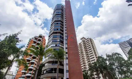 REF: 13.731 - Lindo apartamento no bairro Vila Suzana, com 4 quartos (3 suítes), 2 lavabos, sala, cozinha, varanda, 4 vagas, 220 m² privativa.