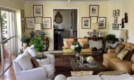 REF: 13.780 Apartamento no bairro Real Parque, sendo 3 suítes, sala de estar, jantar e saleta para TV/biblioteca  3 vagas + deposito, 203 m² .