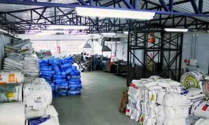 Galpão Comercial com 800 m², terreno com 10 m x 50 m sendo 500 m², com salas, escritórios, quartos, sótão, cozinha, 5 vagas. REF: 14.324 -