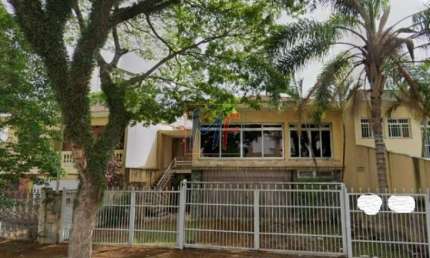 REF. 14.555 - Linda Casa Assobradada localizada no bairro Vila Formosa, com 212 m² a.c., 313 m² terreno, 3 dorms. ( 1 suíte) e 4 vagas.
