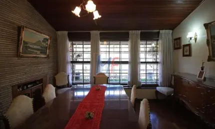 REF: 14.593 Linda Casa assobradada em Sumaré com 450 m² 3 quartos ( 1 suíte), 4 wc, sala, cozinha, edícula, jardim por toda a casa, 2 vagas.