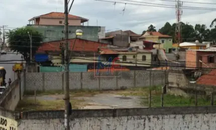 Excelente terreno com 862  m², de esquina Itaquera próximo a escolas, padarias, farmácias. Aceita propostas e 50% permuta. ZEUP REF 3.711