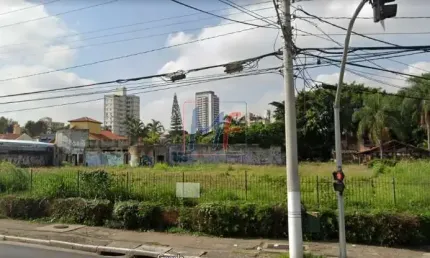 Excelente terreno  com 2.041 m²,  3 frentes, no bairro: Butantã. Zon.: ZCOR-2/ Fundos ZER-1. Estuda proposta. REF: 11.672