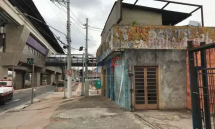 Excelente Terreno localizado no bairro Jardim Planalto, com 1.200 m² a.t., 200 m² a.c, 40 m de testada, ZEU, bem localizado. REF. 14.560