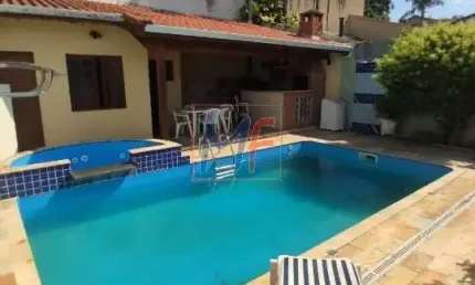 REF 15.660 Excelente Sobrado localizado no bairro Vila Santista, 196 m² de area útil, 3 dorms, sendo 1 suíte, 2 vagas de garagem e lazer.