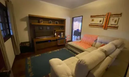 REF: 15.905 Linda casa térrea + sobrado  Itaquera, ótimo estado, 220 m² a.u., 4 quartos, sala, cozinha, banheiros, lavanderia, quintal, 3 vagas.