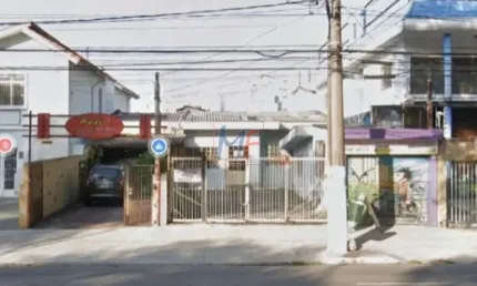 REF: 15.913 - Terreno na Vila Monumento, com 520 m² e 200 m² de área construída, testada 13 metros, zoneamento ZC. Estuda permutas.