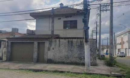 Sobrado 4 dormitórios, 4 vagas, piscina e churrasqueira, São Vicente SP