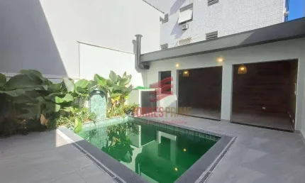 Sobrado com 3 suítes, Closet, Piscina, Área Gourmet e Churrasqueira à venda, 205 m² por R$ 1.900.000 - Embaré - Santos/SP