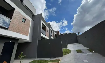 Casa com 3 quartos  à venda, 124.66 m2 por R$688000.00  - Uberaba - Curitiba/PR