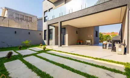 Sobrado com 4 quartos  à venda, 202.46 m2 por R$1700000.00  - Xaxim - Curitiba/PR