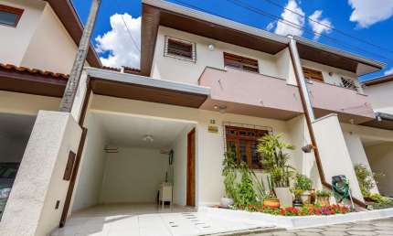 Sobrado em Condomínio com 3 quartos  à venda, 80.78 m2 por R$595000.00  - Boqueirao - Curitiba/PR