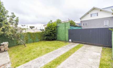 Sobrado com 3 quartos  à venda, 270.00 m2 por R$1540000.00  - Campina Do Siqueira - Curitiba/PR