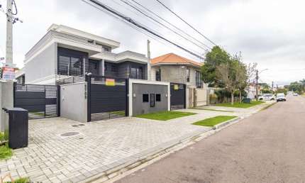 Sobrado com 3 quartos  à venda, 144.00 m2 por R$820000.00  - Boqueirao - Curitiba/PR
