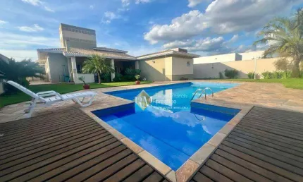 Espaçosa casa térrea com 4 suítes e área de lazer fantástica à venda no Condomínio Xapada de Itu/SP!!