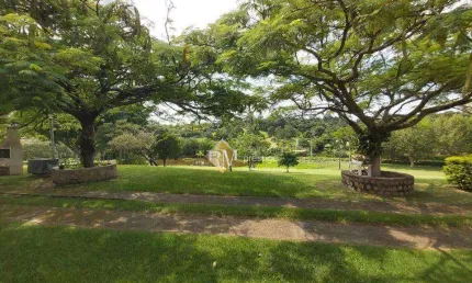 Belíssima Chácara disponível para venda no Condomínio FARM em Porto Feliz-SP!