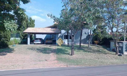 Encante-se com esta linda casa em estilo colonial no Condomínio Terras de Monte Serrat, em Salto/SP!