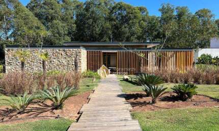 Sofisticação, natureza e exclusividade em uma única propriedade – Casa de alto padrão à venda no Condomínio Terras de São José II