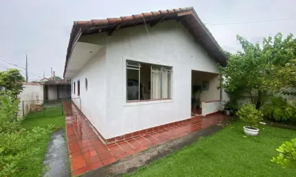 Casa para Venda em Peruíbe, Belmira Novaes, 4 dormitórios, 2 banheiros, 3 vagas