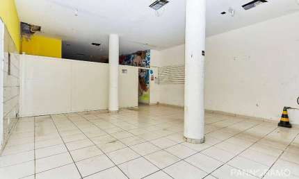 Loja Comercial de 100m² para Alugar no Centro de Curitiba: Localização Estratégica na Av. Marechal Floriano Peixoto
