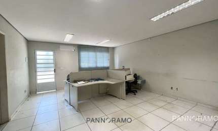 Casa Comercial de 299,7m² para Alugar na Rua Major Heitor Guimarães, Curitiba: 10 Salas e 10 Vagas