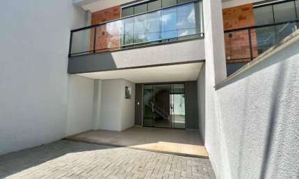 Sobrado com 3 dormitórios à venda, 126 m² por R$ 600.000,00 - Água Verde - Blumenau/SC