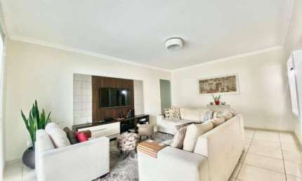 Casa com 3 dormitórios à venda, 434 m² por R$ 1.990.000,00 - Velha - Blumenau/SC