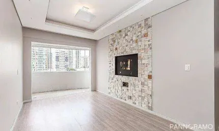 Apartamento com sacada na melhor localização do Agua Verde