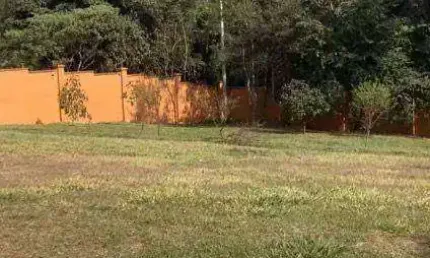 Terreno Espaçoso e Plano no Condomínio Alphaville, Oportunidade Perfeita para Construir sua Residência dos Sonhos
