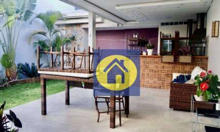 Casa com piscina e 3 dormitórios no Horto Santo Antônio em Jundiaí- SP