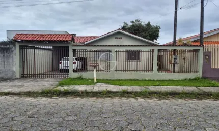 Casa com 03 quartos (sendo 01 suíte) faixa mar em praia de leste! (financie)