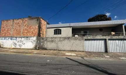 CASA com galpão em lote de esquina no Letícia BELO HORIZONTE - CA00571