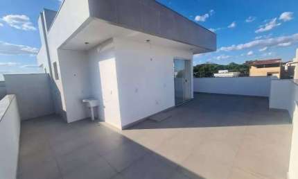Cobertura de 3 qtos com varanda em ótima localização no B. Planalto - AP3173