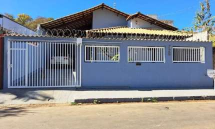 Casa colonial 3 quartos plana em lote 360m2 no Santo Antônio, Vespasiano - CA3182