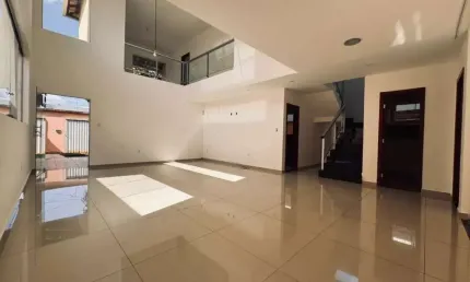 Casa à Venda com 4 Quartos, Suíte Master, Piscina e Churrasqueira – Bairro Nobre - CA2911