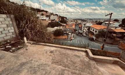 Casa individual em lote inteiro no jardim dos comerciários - venda nova - CA3485