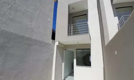 Casa Independente de 2 qtos em ótima localização no B. Santa Mônica. - CA3530