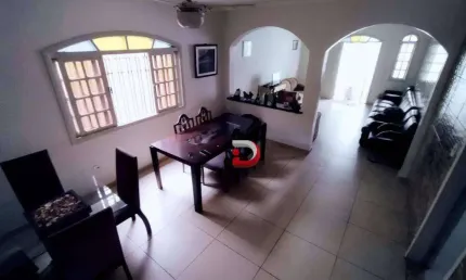 Sobrado com 4 dormitórios à venda, 250 m² por R$ 1.496.000,00 - Astúrias - Guarujá/SP