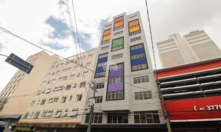 Studio mobiliado e decorado no Centro de Curitiba, para até 2 pessoas, 24m²