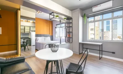 Studio decorado para locação no Centro de Curitiba, até 2 pessoas, 35m²